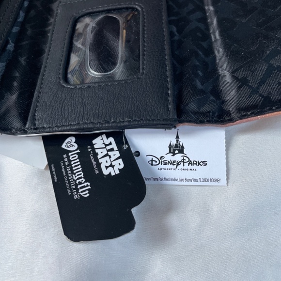 Star Wars Disney Park Limited Edition Trifold Wallet - Picture 3 of 7
